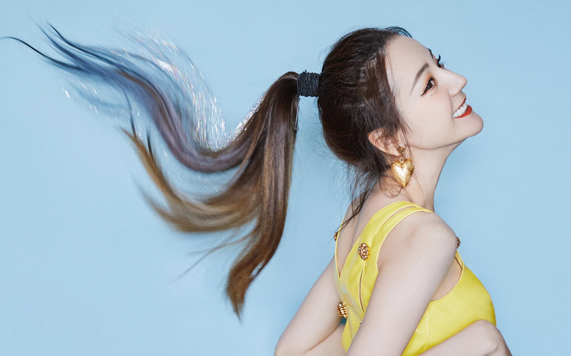 全球多地举办足球文化节，促进体育文化交流，足球文化节的标志