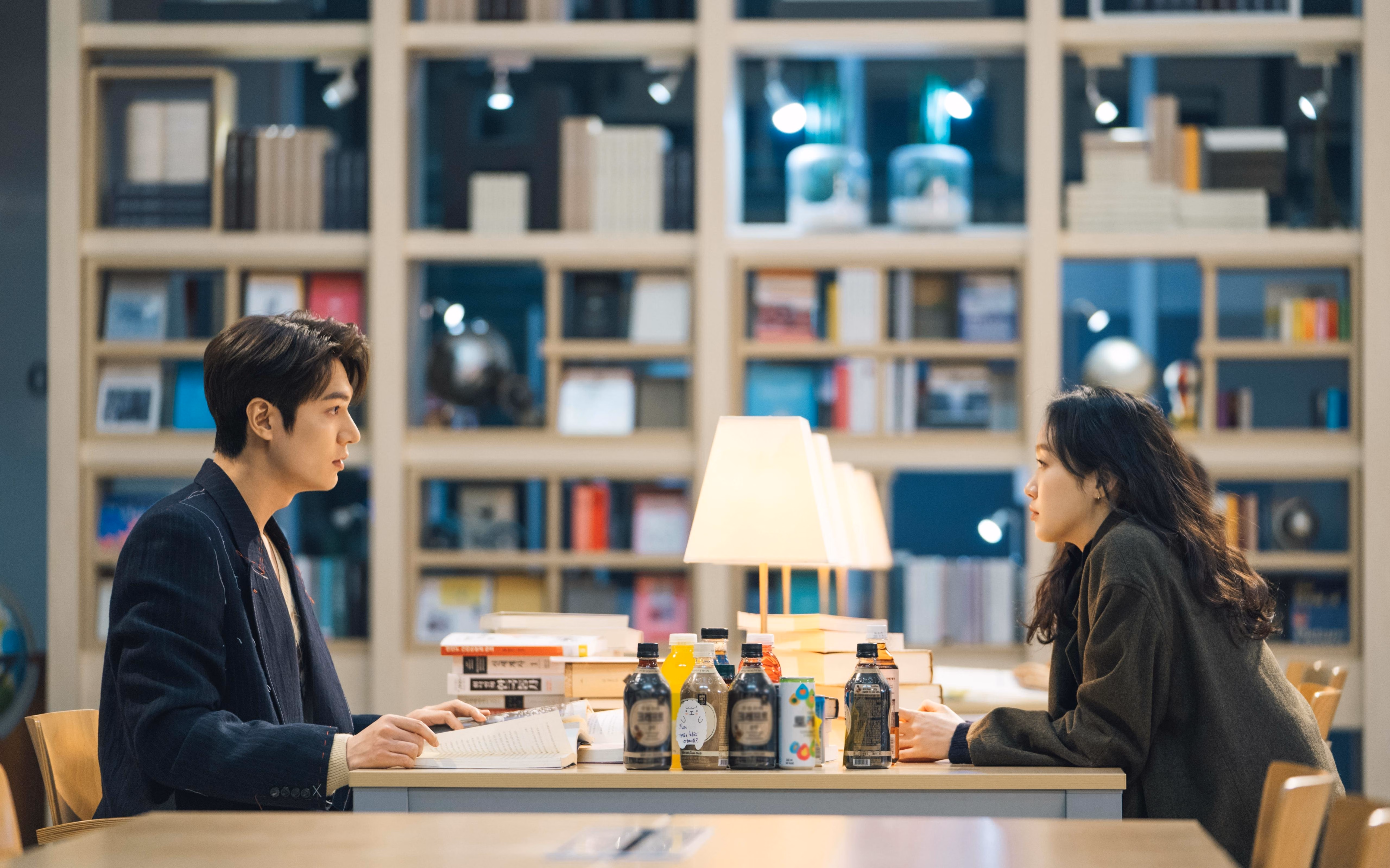 3-1领先胜利，勒沃库森9打11豪取德甲赛季首胜，德甲勒沃库森对门兴